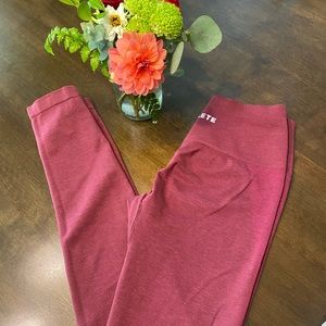 Alphalete amplify leggings wisteria